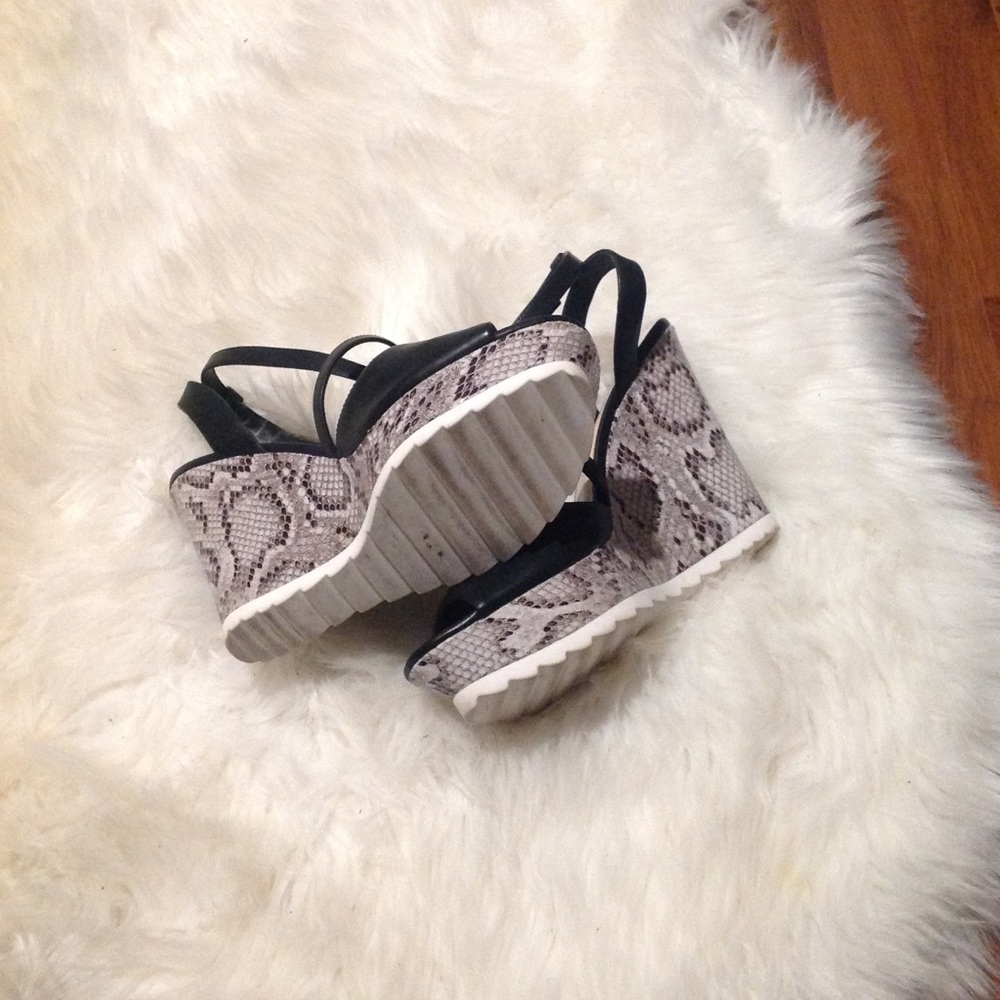 Nine West Black Strappy Wedge Sandals with Snakeskin Print - Picture 2 of 3